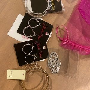 Jewelry group, 3 sets of earrings, and 2 brackets.